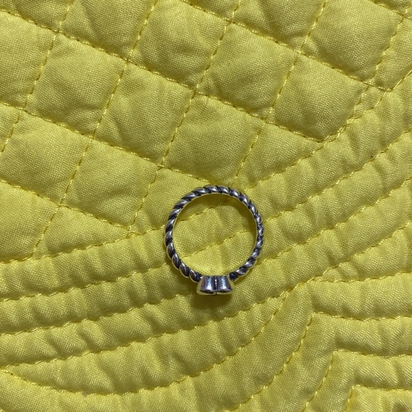 James Avery Garnet Gemstone Heart Twisted Wire Ring - Picture 4 of 6